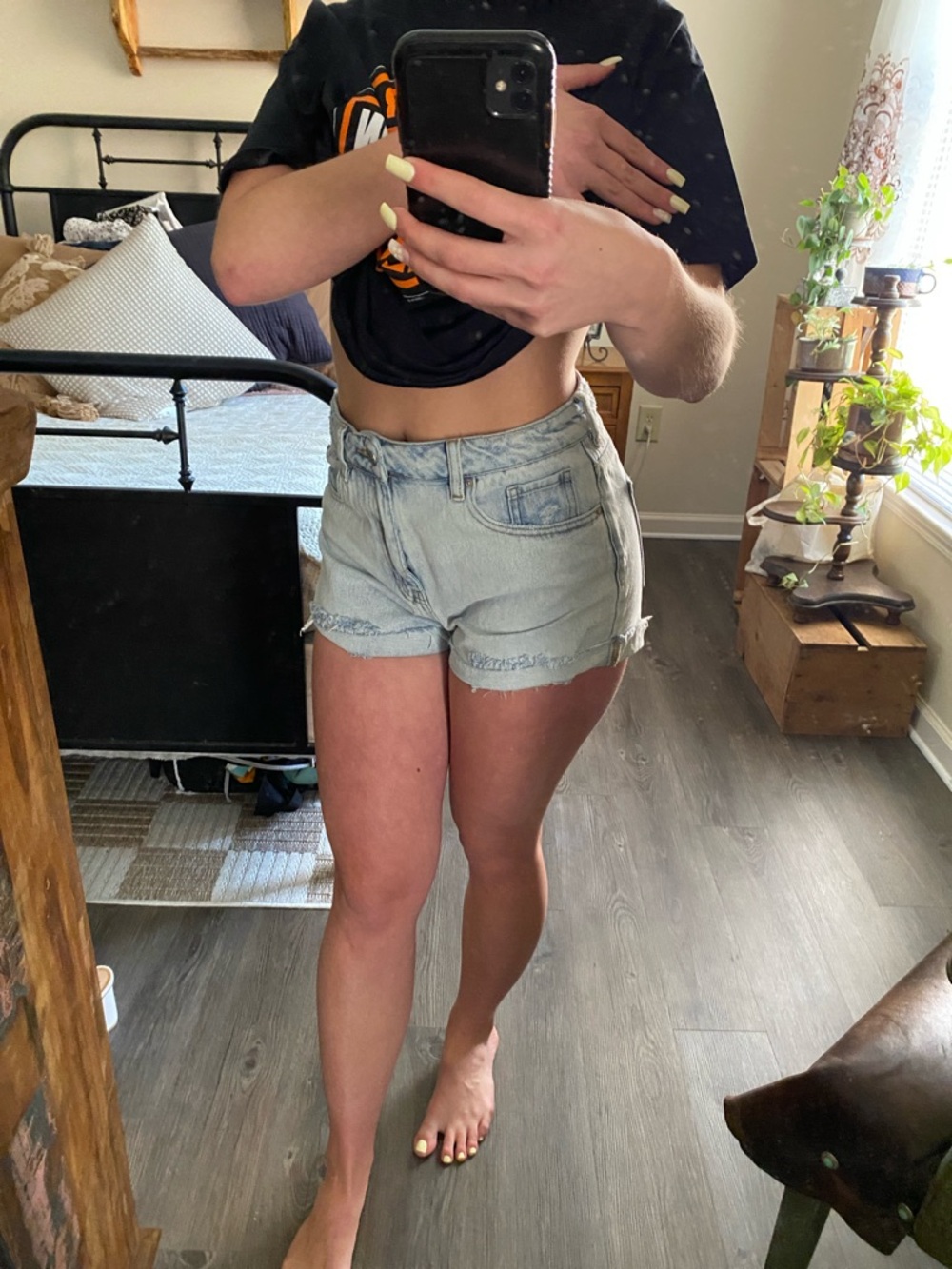 Pacsun High Waisted Light Wash Distressed Denim Mom Shorts — Women’s 29